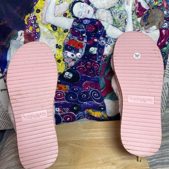 NWOT Koolaburra by UGG Pink Furry Slippers in Size 10/41 - Picture 2 of 5